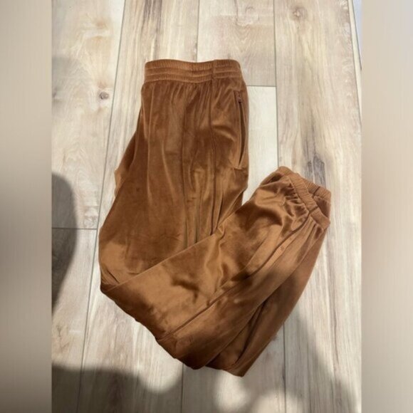 NWOT- SKIMS VELOUR JOGGERS - XL - Picture 6 of 8